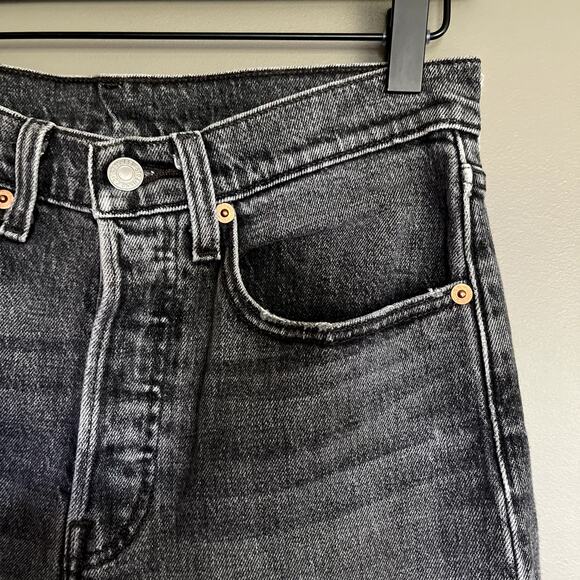Levi’s 501 Jeans in Coal Black Size 26 High Rise Premium Denim Mom Jean Tapered - Picture 10 of 16
